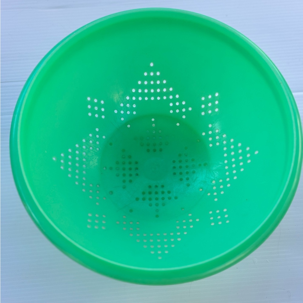Vintage Tupperware Colander for Retro Kitchen Decor